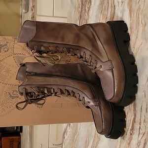 Free People Jones Lug Sole Boots, Artichoke color, Womens size 38, NWT